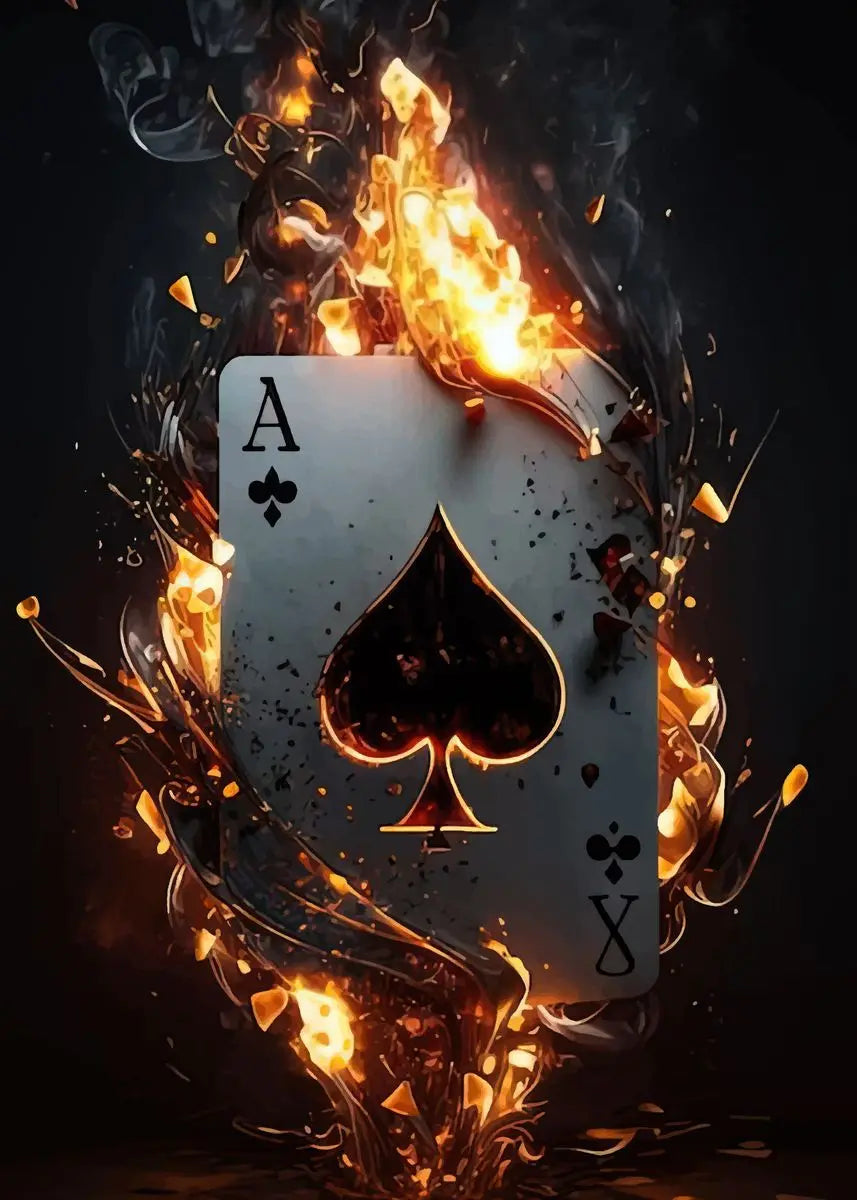 Eine Spielkarte mit einem schwarzen Herzsymbol, umgeben von leuchtend orange-goldenen Flammen vor dunklem Hintergrund.