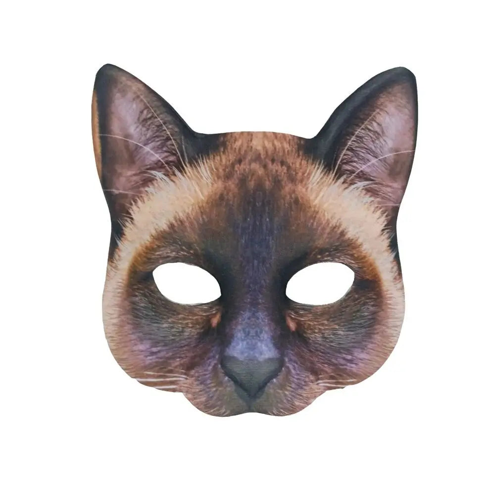 Cara de gato marrón con máscara de media cara, orejas grandes y ojos expresivos.
