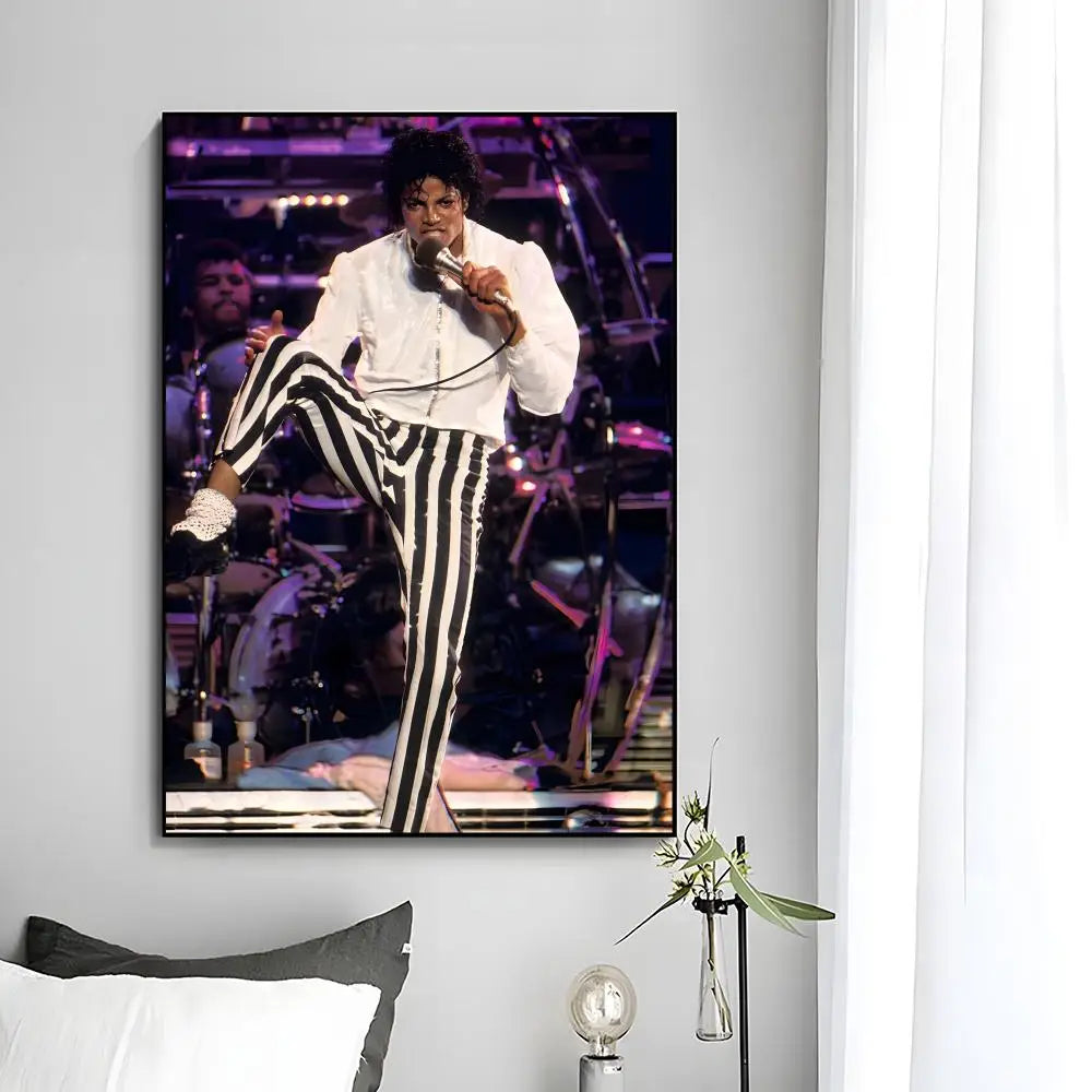 Posterdruck mit schwarz-weißer Fotografie von Michael Jackson bei einer Performance