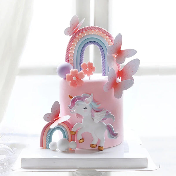 Set de topper de pastel con temática de unicornio rosa, arcoíris y mariposas rosas.