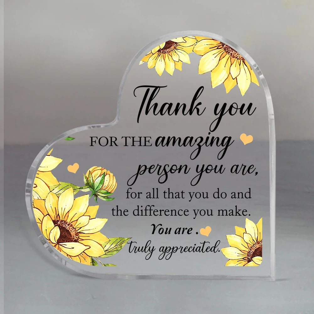 Plaque acrylique en forme de cœur avec un design de tournesol jaune et un message de remerciement.