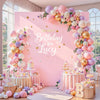 Fondo de arco de globos rosas para fiesta de cumpleaños con globos de varios colores y acentos florales.