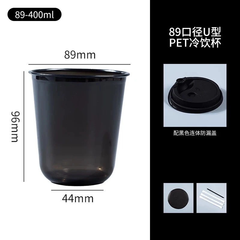 Schwarze 89-400ml PET-Einwegbecher mit Deckel und Strohhalm, Profilansicht.