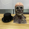 Masque crâne complet en latex avec une tête et des traits faciaux texturés teintés d'orange, exposé sur une surface en bois.