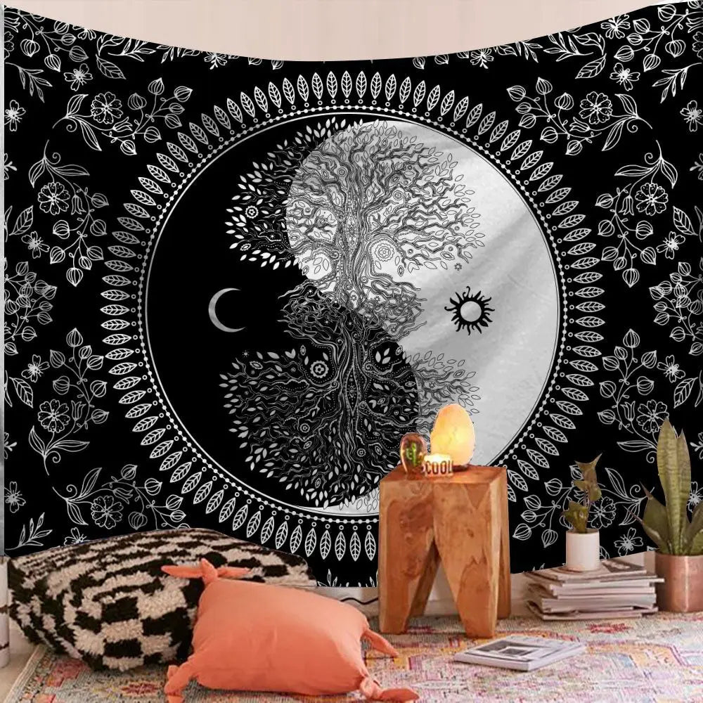 Bohemian Wandteppich-Mandala mit Silhouette eines Baumes und Mondes auf schwarzem Hintergrund