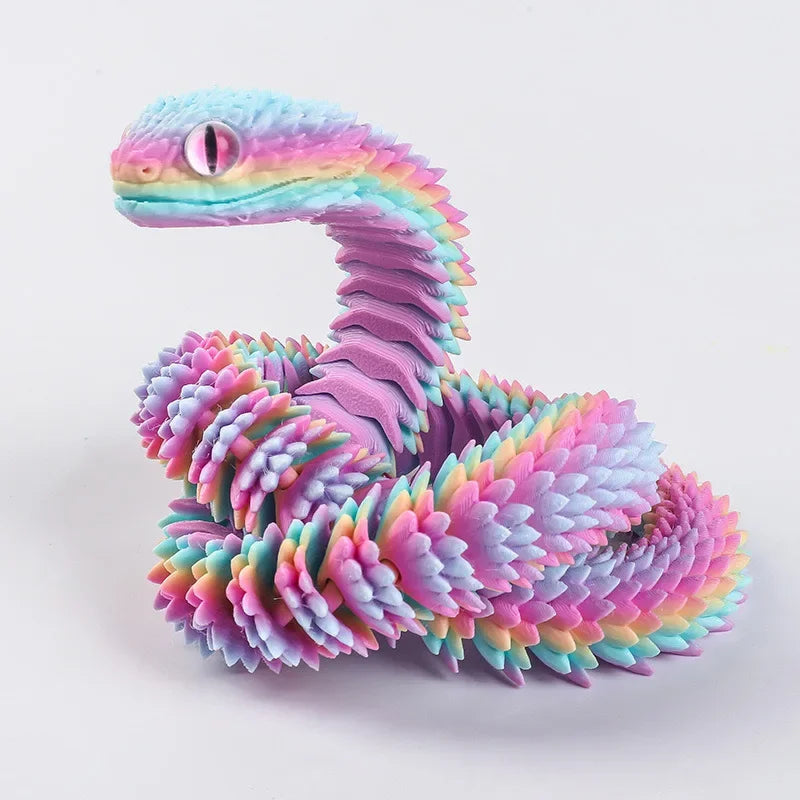 Lebendiges, mehrfarbiges 3D-gedrucktes Schlangen-Fidget-Spielzeug mit Schuppen in Rosa-, Lila- und Blautönen.