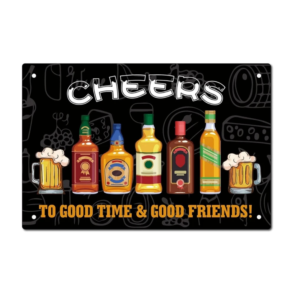 Schwarzes Schild mit der Aufschrift CHEERS und Illustrationen verschiedener Spirituosenflaschen und Bierbecher.