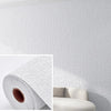 Rouleau de stickers muraux autocollants waterproof blancs en 3D sur un mur texturé blanc.