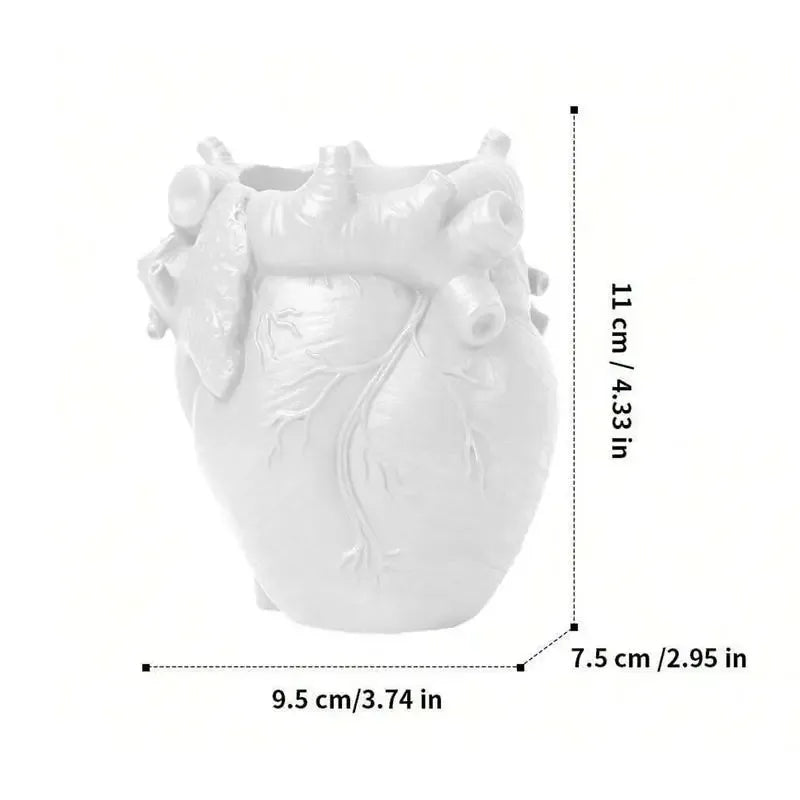 White heart-shaped resin pen organizer for desk with dimensions 11 cm tall and 9.5 cm wide.