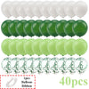 Ein Set von 40 matten Latexballons in verschiedenen Weiß-, Grün- und Limettengrün-Tönen mit Schleife.